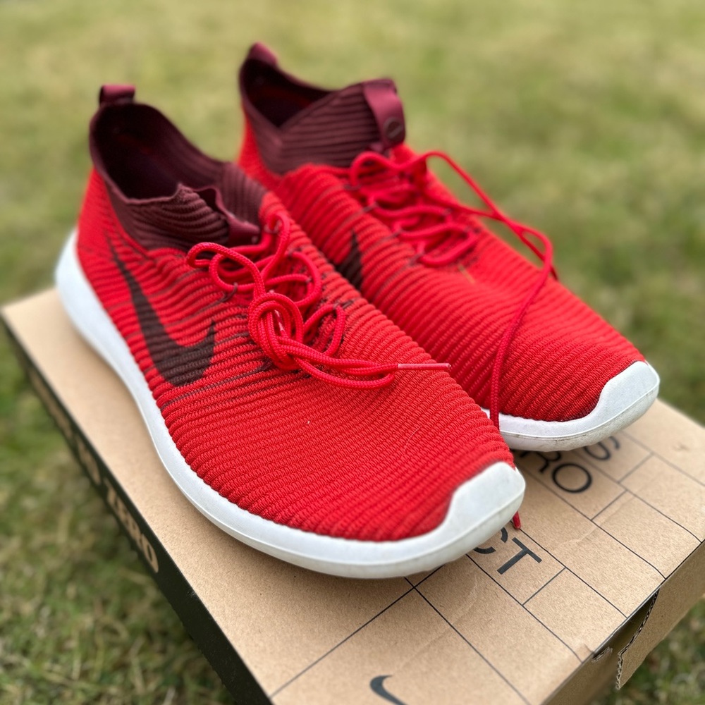 Nike Roshe Two Flyknit Red. Men’s Size 10